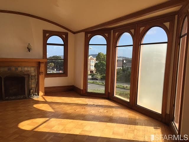 1st image of 842 Monterey Blvd