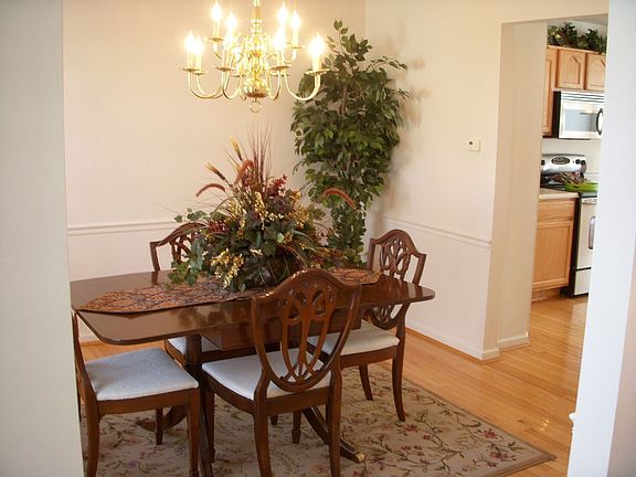 4th image of 10226 Meadowknoll Dr