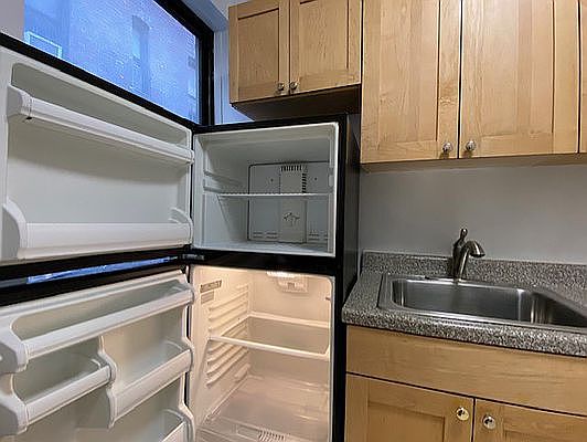 5th image of 240 E 13th St APT 11