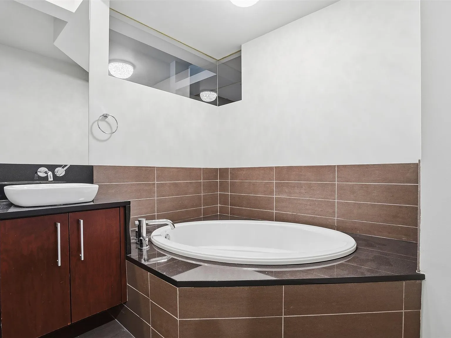 2 bed, 1263 sqft, $2,595 — Photo 2