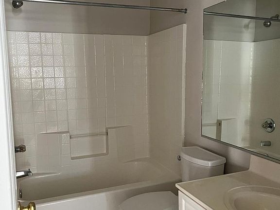 5th image of 807 Greystone Trce