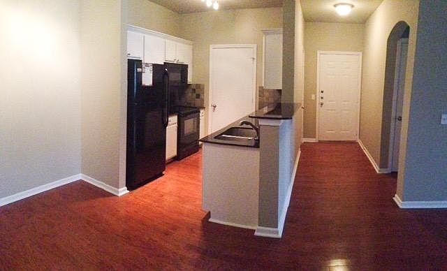 This fully upgraded Savannah has an elegant entry way. It is