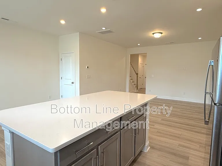 1520 Cedar Tree Dr — Photo 5