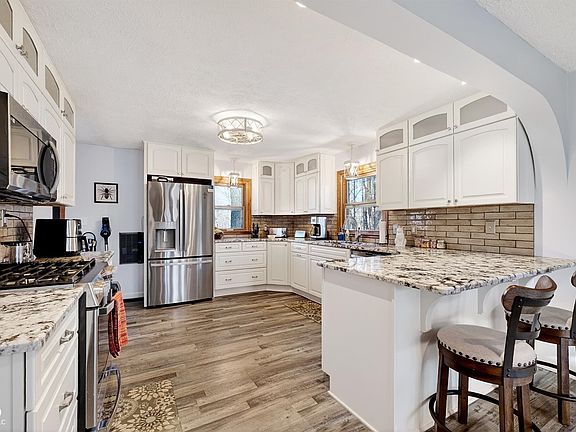 4th image of 2594 E Traction Rd