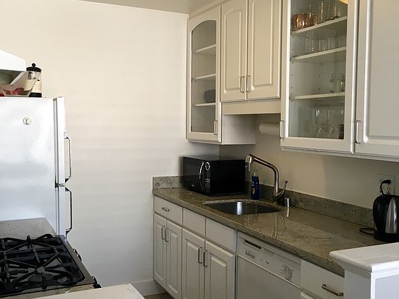 4th image of 840 Waller St APT 2