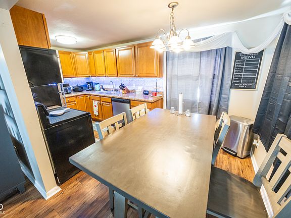 5th image of 909 North Dr