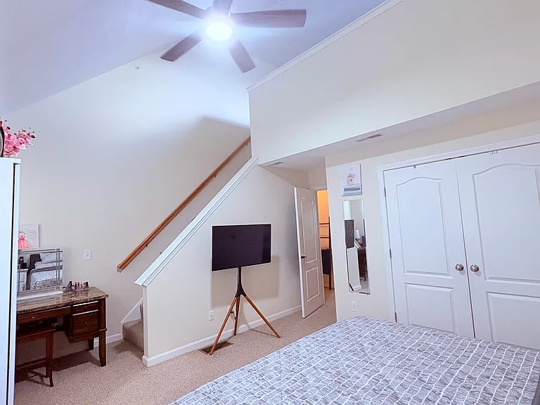 Master bedroom with loft