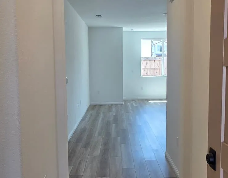 1572 Halo Pl — Photo 3