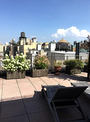 Sold by Compass | media 18