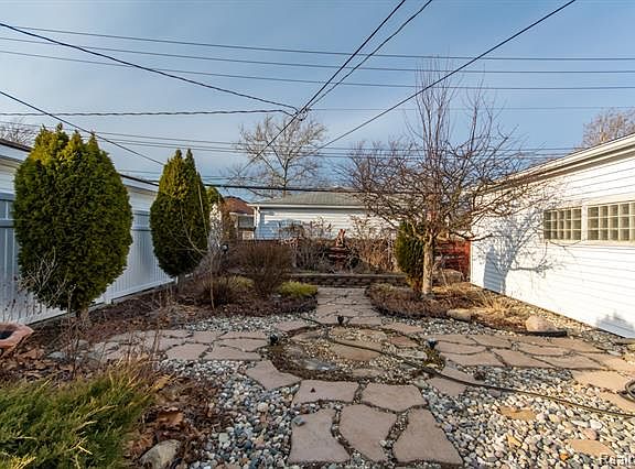 4th image of 26402 Warrington St
