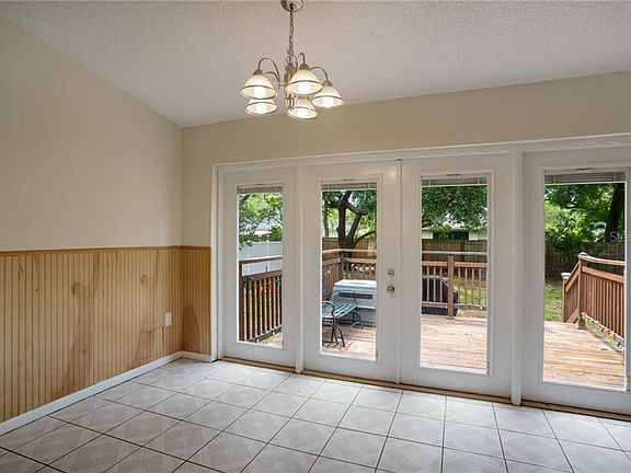 4th image of 1179 Park Dr