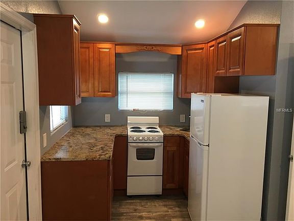 3rd image of 1000 10th Ave NW APT 1