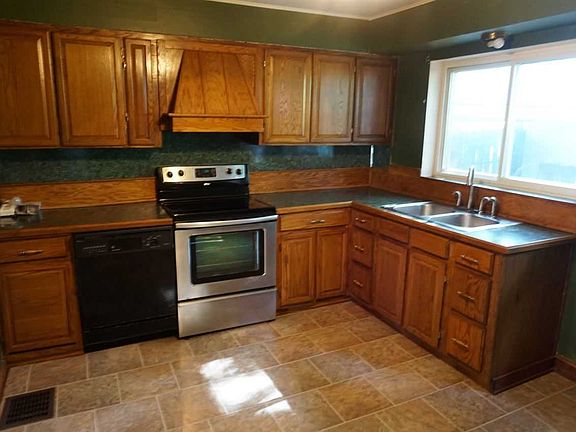 3rd image of 622 N Main St