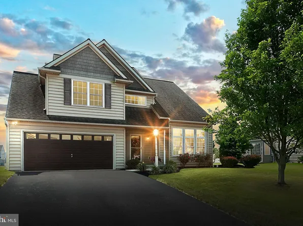 435 Pebble Beach Dr, Mount Wolf, PA 17347