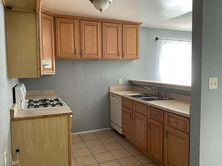 645 Scott Pl — Photo 13