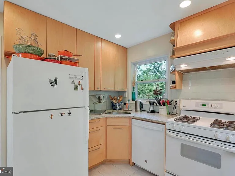 9504 Milstead Dr — Photo 19