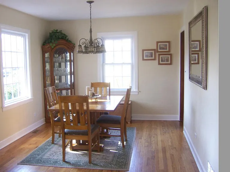 122 W Kenilworth Ave — Photo 4