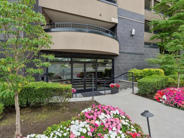 9123 NE Juanita Dr Unit 205, Kirkland, WA 98034