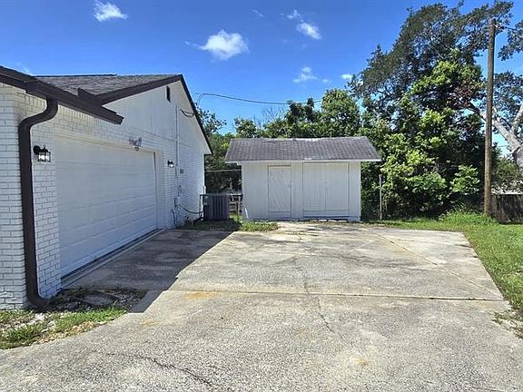 5th image of 725 Tulip Ct
