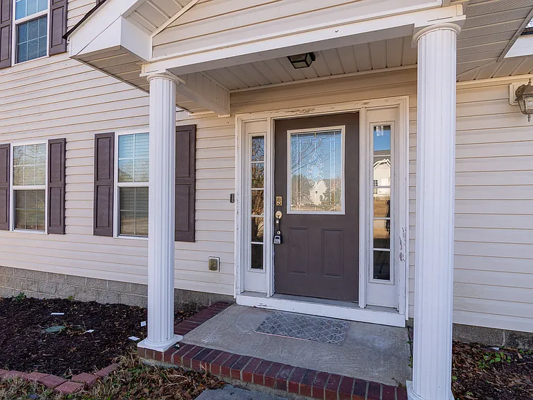 700 Keyes Dr — Photo 3