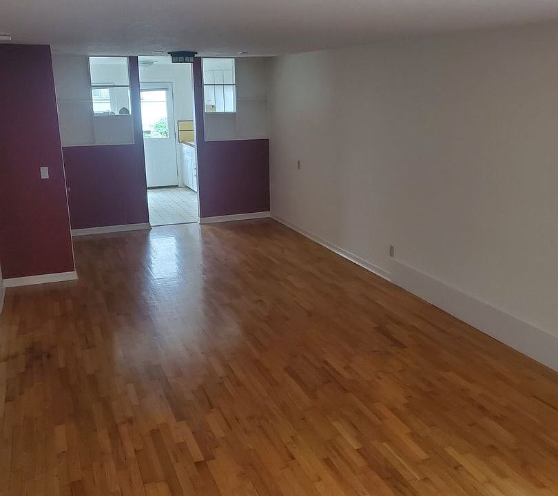 1st image of 1058-1064 E Thomas St #1058