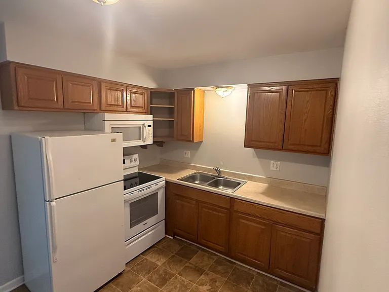 521 State St #6 — Photo 2