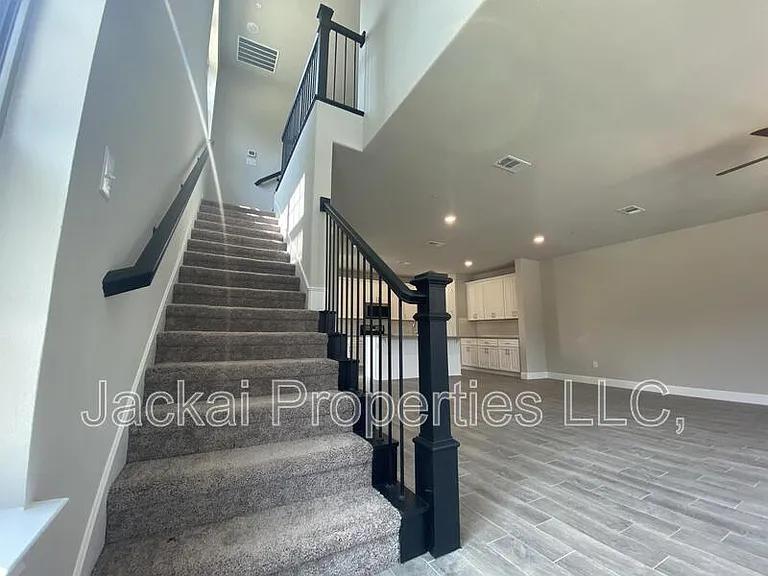 801 Ponds Edge Ln — Photo 13
