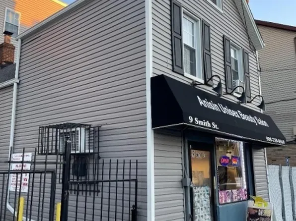 9 Smith St, Elizabeth City, NJ 07201