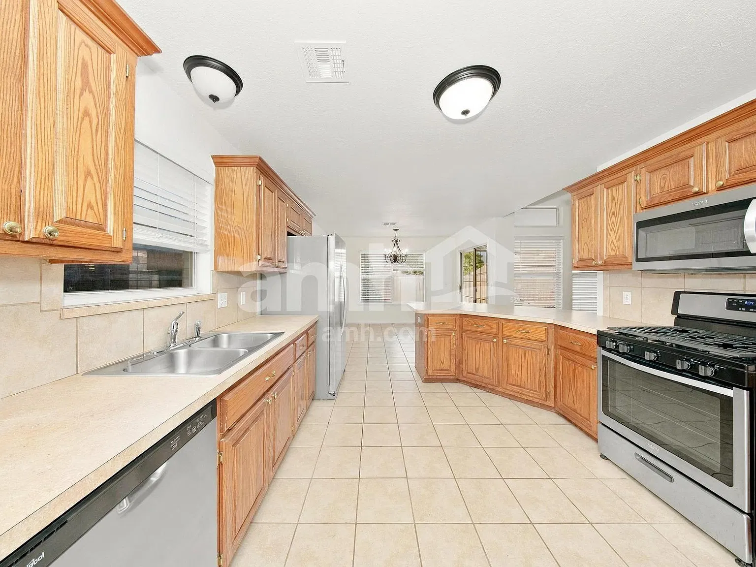 4 bed, 2.0 bath, 1860 sqft, $1,935 — Photo 3