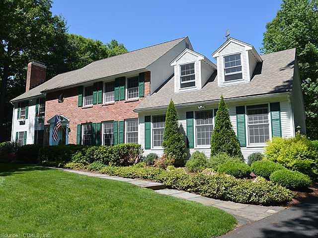 1st image of 7 Saint Andrews Dr
