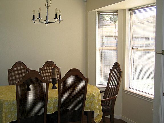 4th image of 1226 Summer Park Ln