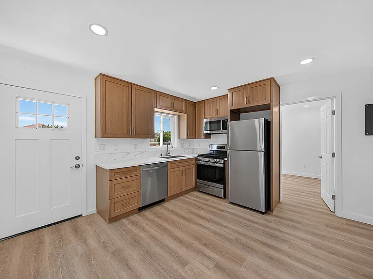 12250 Carver Ln — Photo 3