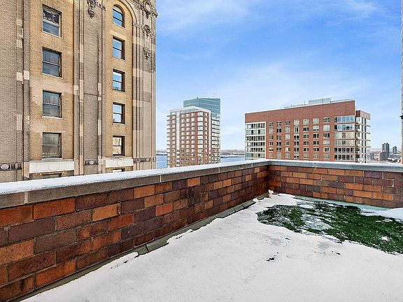 5th image of 20 West St APT 29D