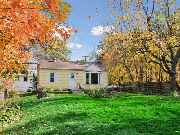 4955 Saint Albans Bay Rd, Shorewood, MN 55331