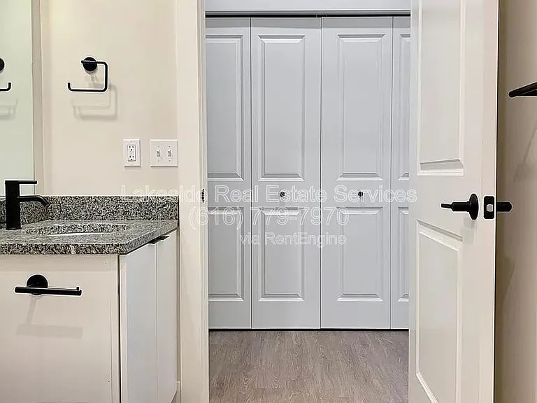 708 Wealthy St SE #H — Photo 10