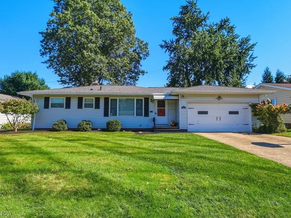 3905 W 213th St, Fairview Park, OH 44126