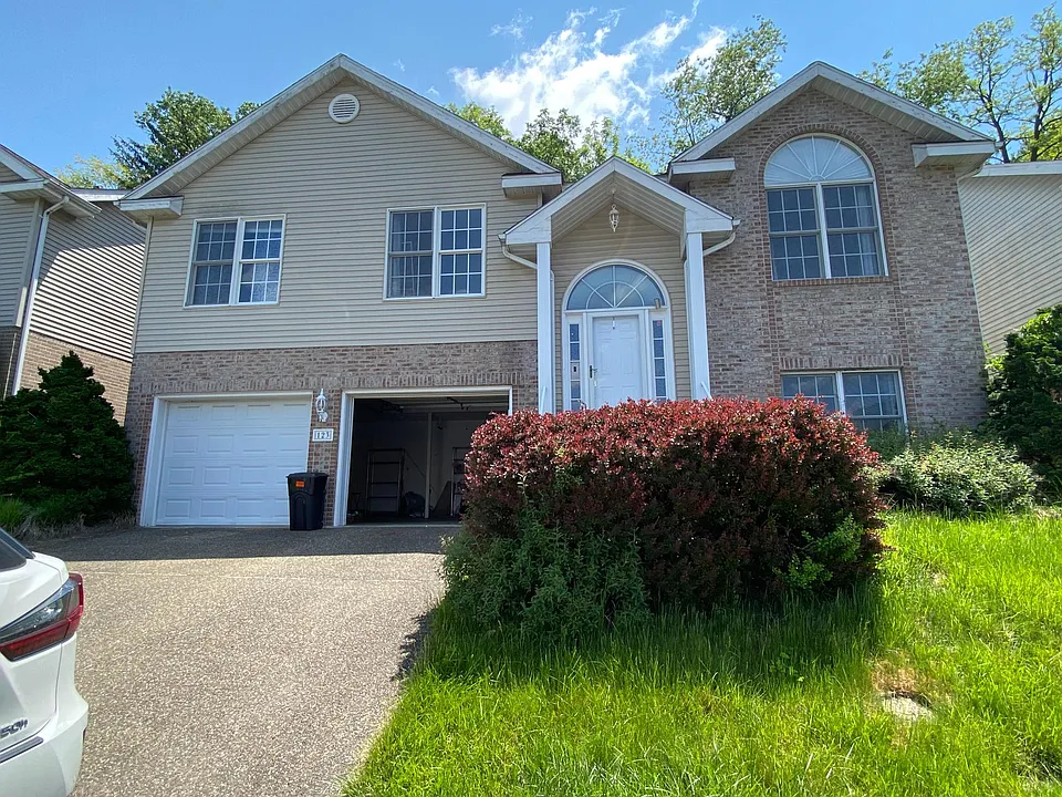 123 Cobblestone Cir