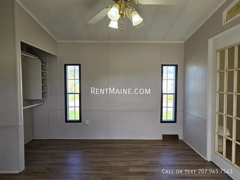 118 E St — Photo 8