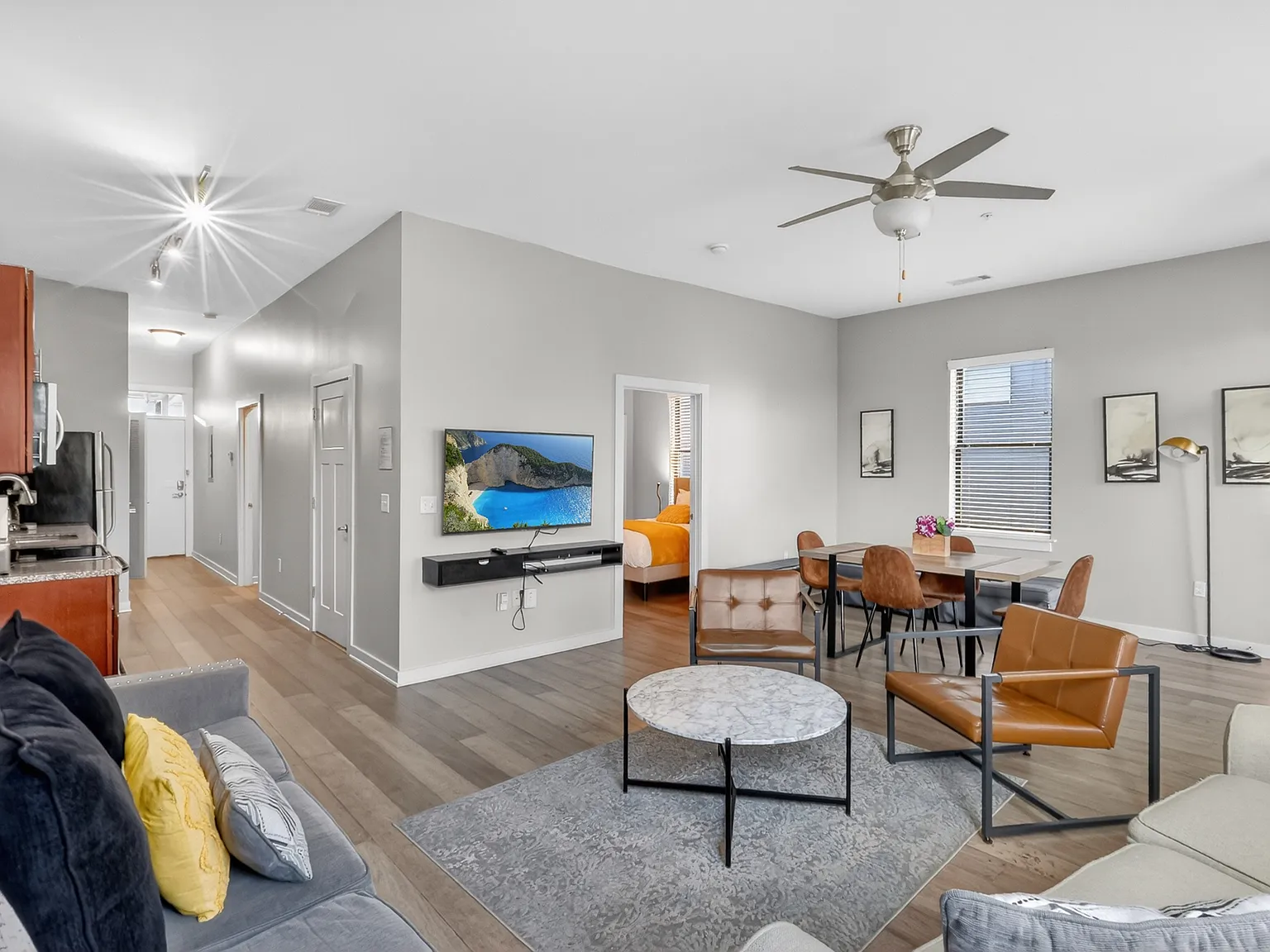 2 bed, 1076 sqft, $2,595 — Photo 2