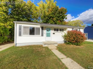 838 Westwood Dr, Fenton, MI