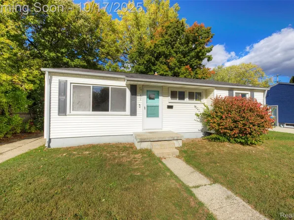 838 Westwood Dr, Fenton, MI 48430