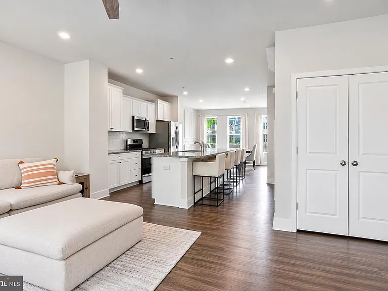 2764 Bridgewater Dr — Photo 10