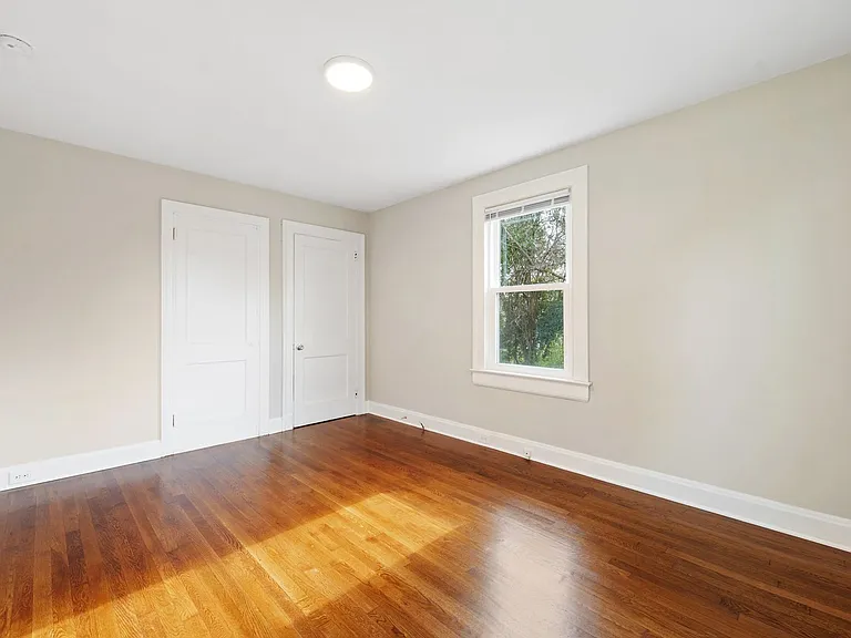 215 W Geer St — Photo 9