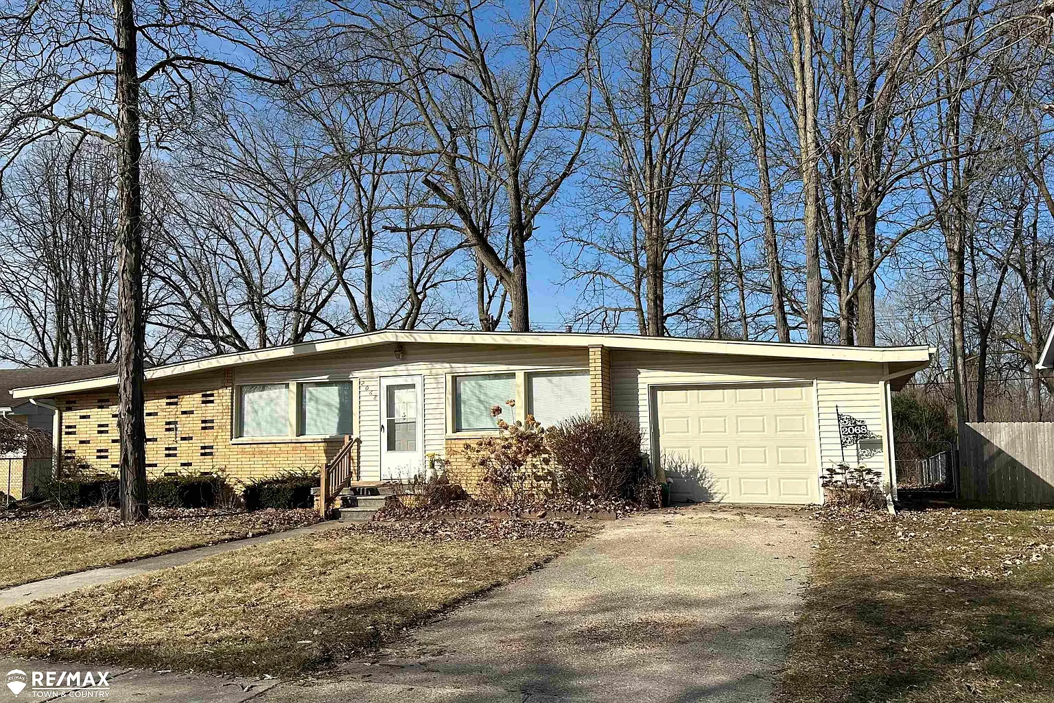 2068 Cambrian Dr photo 1