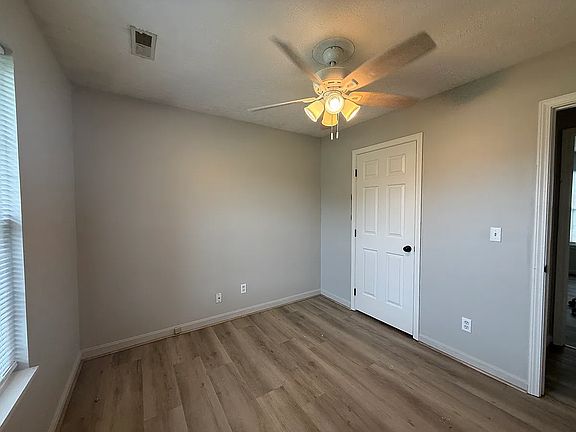 4th image of 106 Tiffany Ct