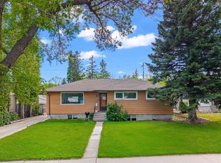 1207 N 40th Ave NW, Calgary, AB T2K 0G3
