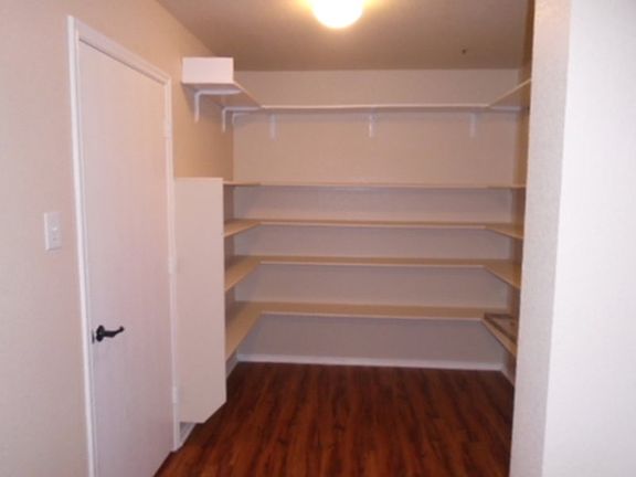 4th image of 10821 Braemoor Dr