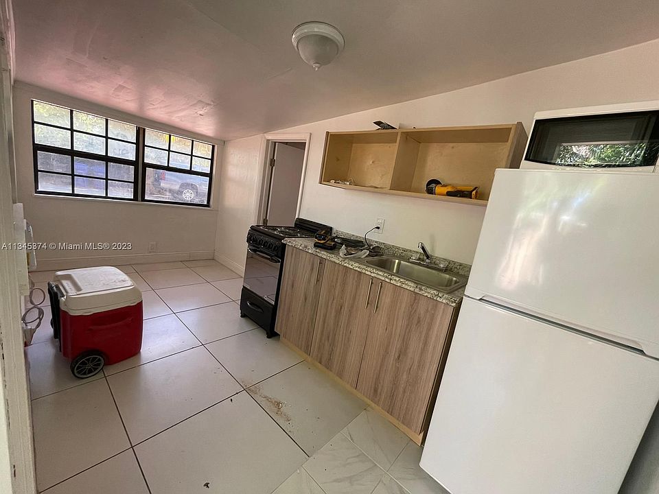 1st image of 633 NW 15th Ave #7