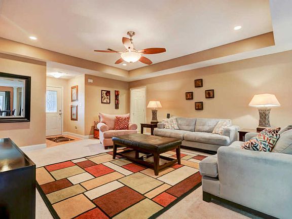 4th image of 4458 Aylesbury Dr