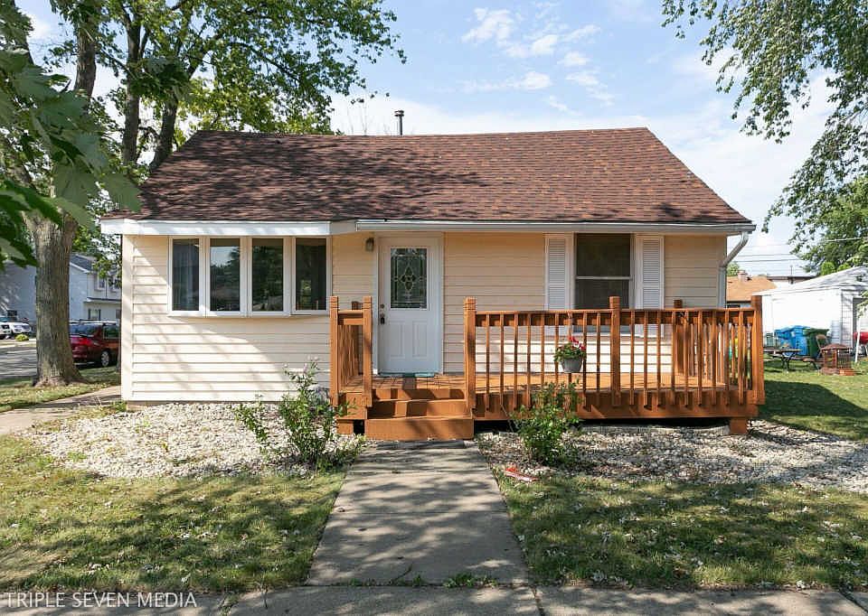 1st image of 5856 W 88th St